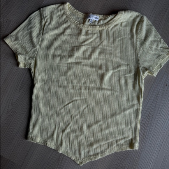 Chic Lemon Ribbed Tee - Picture 1 of 2